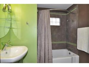 bath Waldo home for sale