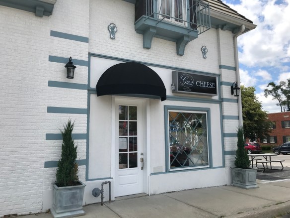 Geo's Cheese outside